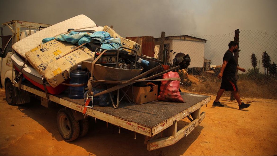 Aumenta a 112 el número de muertos por los incendios forestales en Chile