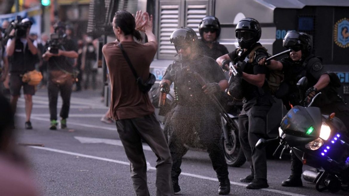 Tercera jornada consecutiva de represión fuera del Congreso