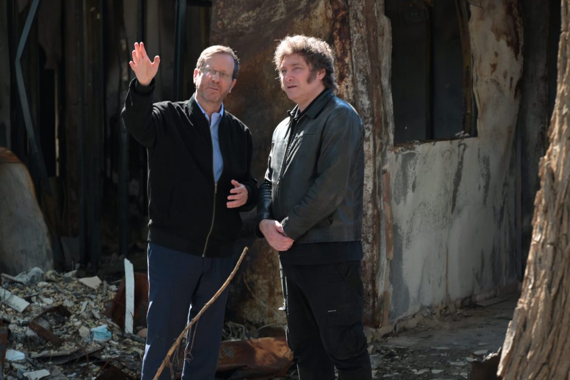 Milei visitó uno de los kibutz israelíes atacados por Hamás