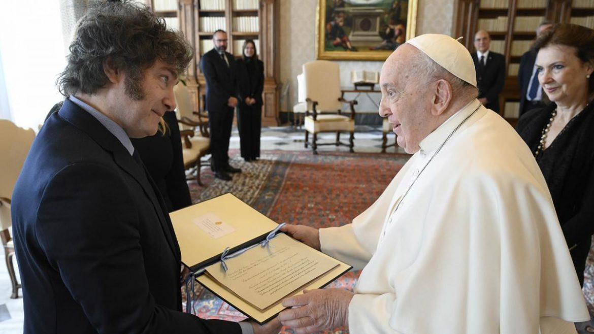 El Gobierno resaltó “la incansable lucha del Papado de Francisco para proteger la vida desde la concepción”