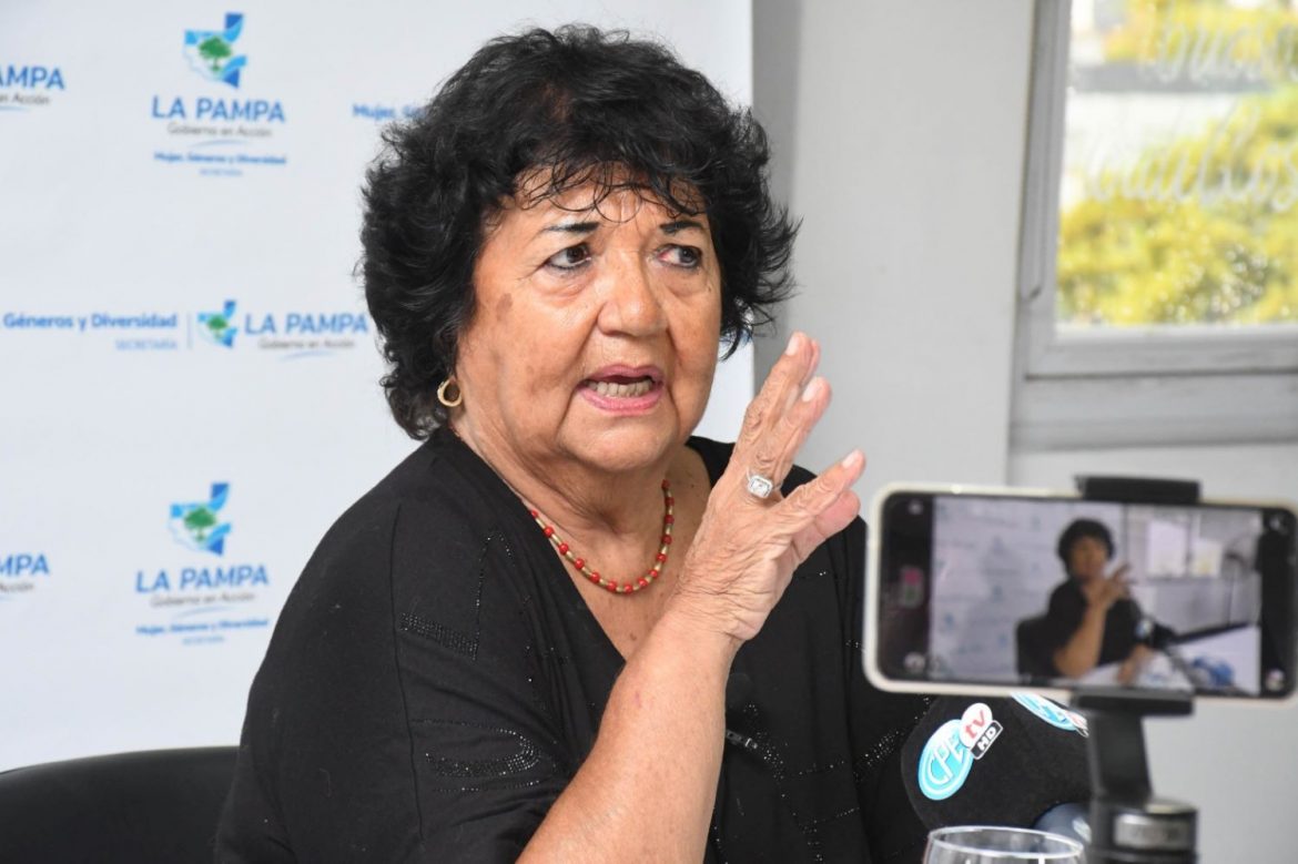 Barrancos: “Las mujeres vivimos un panorama muy negro y doloroso, comparable a épocas siniestras”