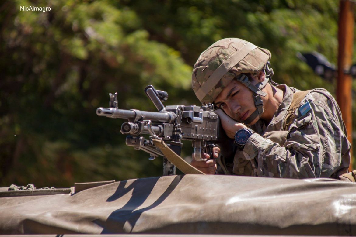 ¿Lujo o despilfarro? El Ejército gasta $7,5 millones en catering protocolar con champán, vinos y jamón