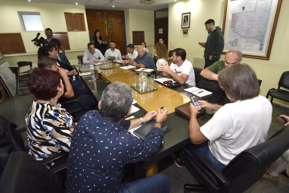Estatales: Gobierno ofertó la cláusula gatillo para el segundo trimestre y pasaron a cuarto intermedio