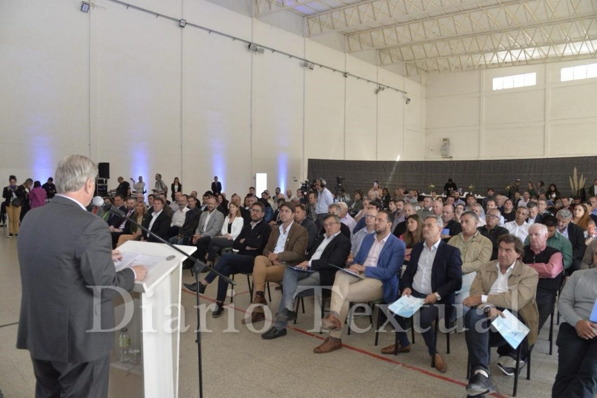 “Hay que defender La Pampa”: Ziliotto juntó a todos los intendentes en un pueblo radical