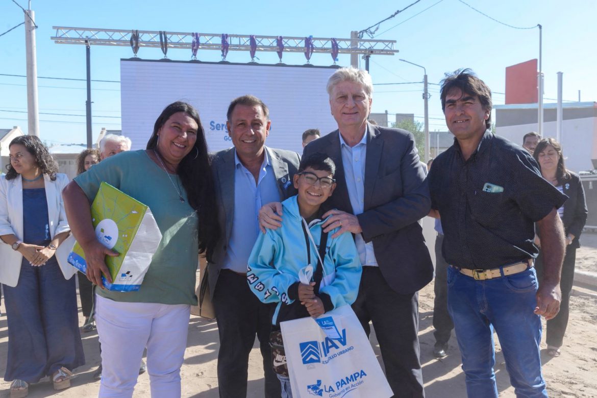 En Acha, Ziliotto y el radical Sabarots se mostraron unidos frente al ajuste de Milei