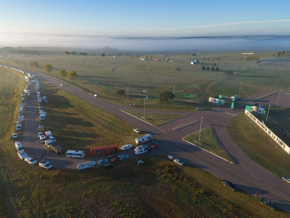 El público ya palpita el Turismo Carretera en el autódromo de Toay