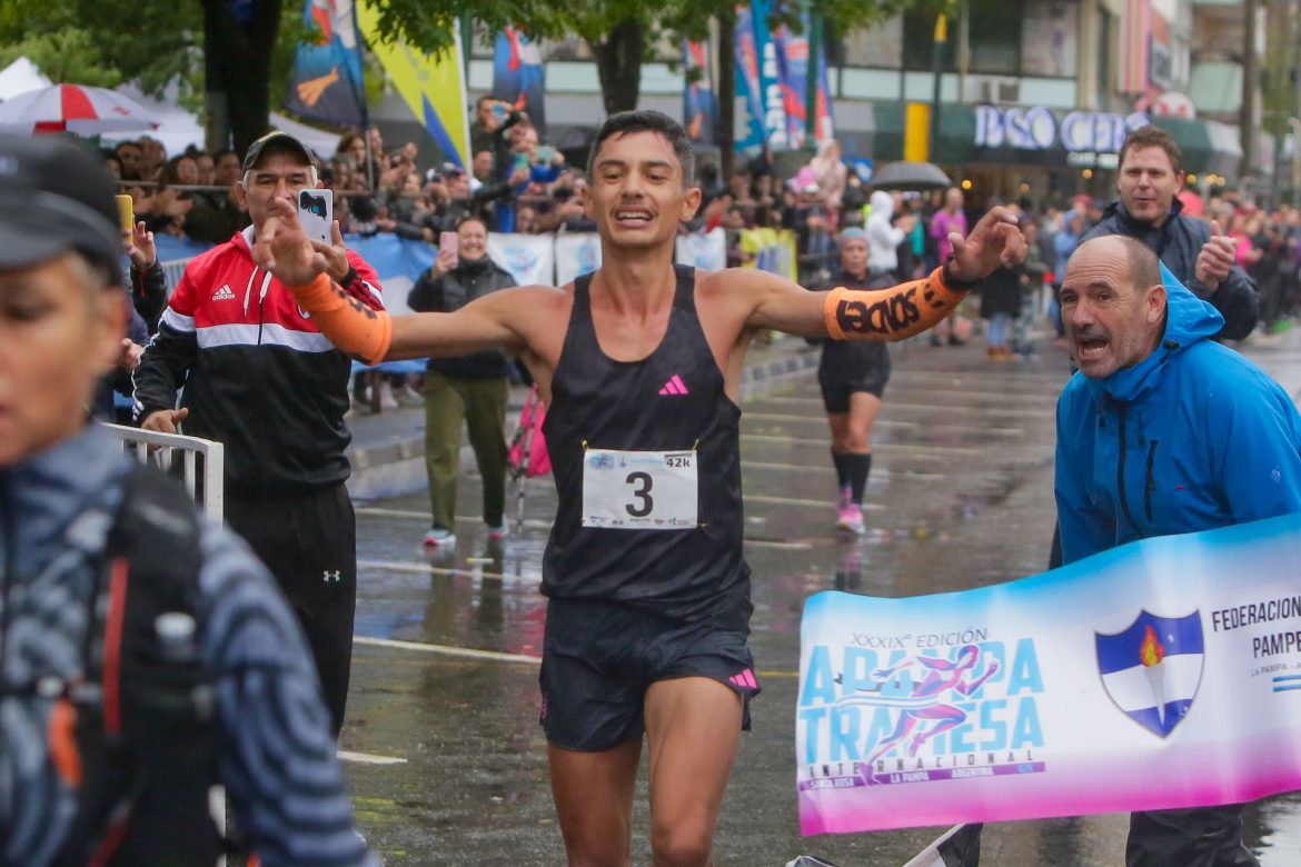 A Pampa Traviesa: triunfo y récord para el mendocino Erario en los 42K