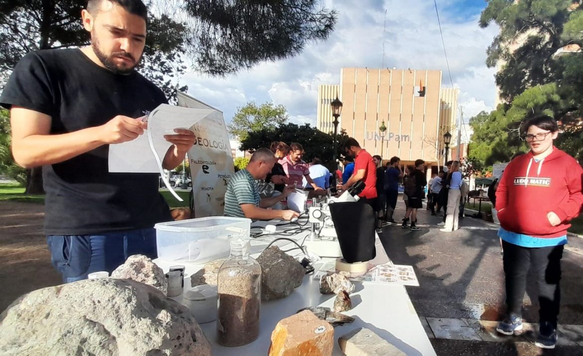 Festival en defensa de la Ciencia: este sábado en la plaza San Martín