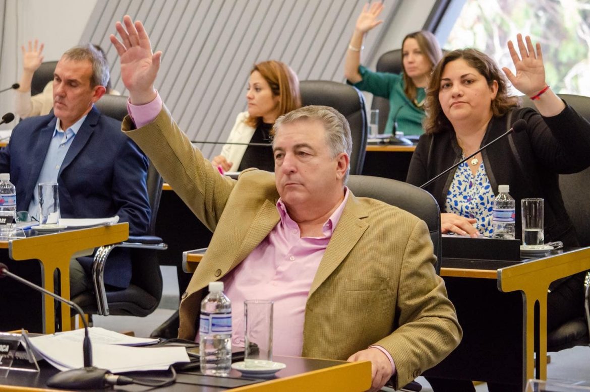 Luz verde en la Legislatura a la jubilación anticipada: podrán acceder unos 1175 estatales