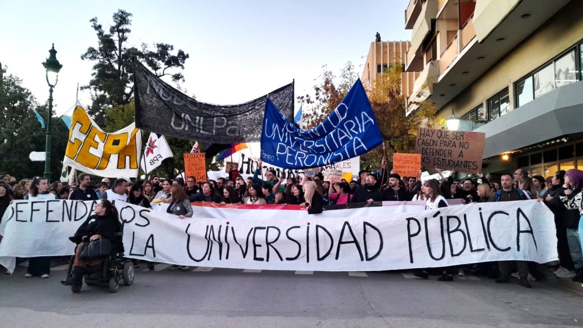 Marcha Federal: salen a las calles en Santa Rosa y Pico en defensa de la UNLPam