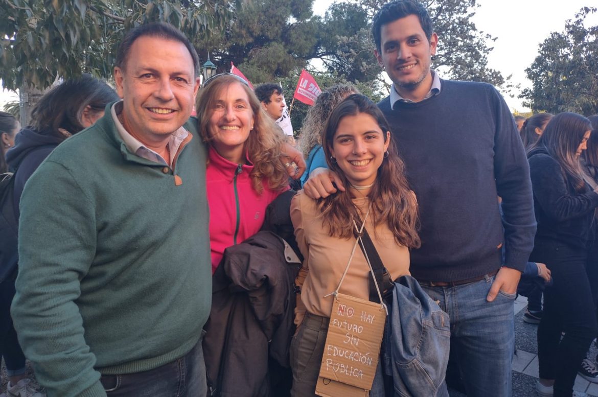 Los radicales Sabarots y Guidugli estuvieron en la Marcha Universitaria y reafirmaron sus críticas a Milei