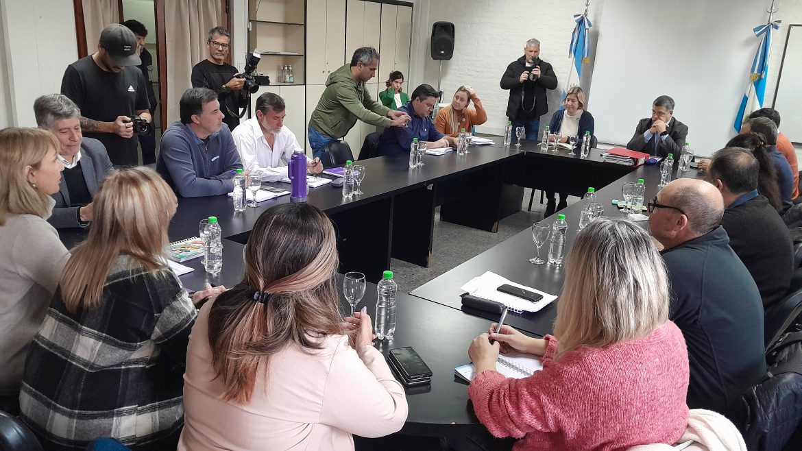 La Provincia hizo ofertas con dos alternativas: 15% o 10% y suma fija de $100 mil