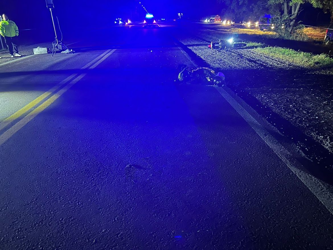 Iba en moto por la ruta 35, chocó con un caballo y murió