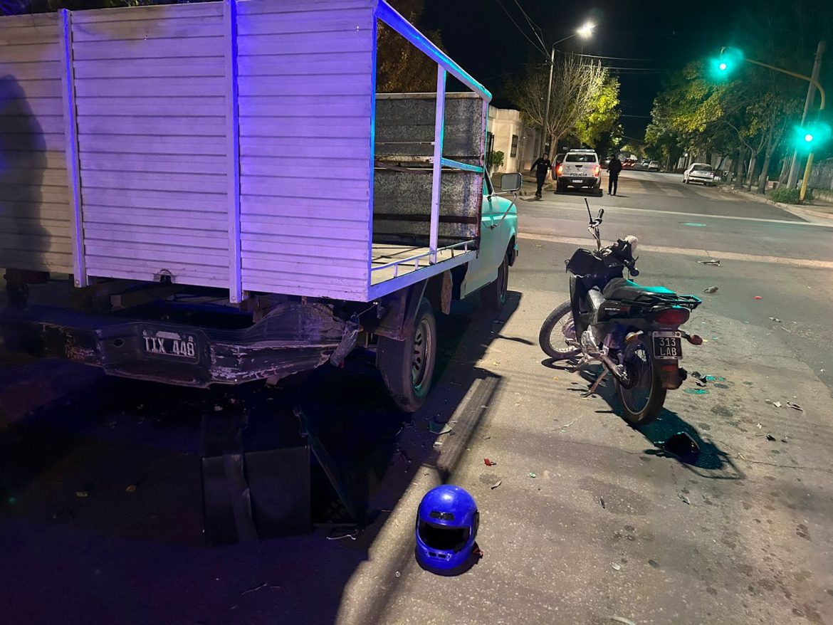 Se chocó una camioneta estacionada y debió ser hospitalizado