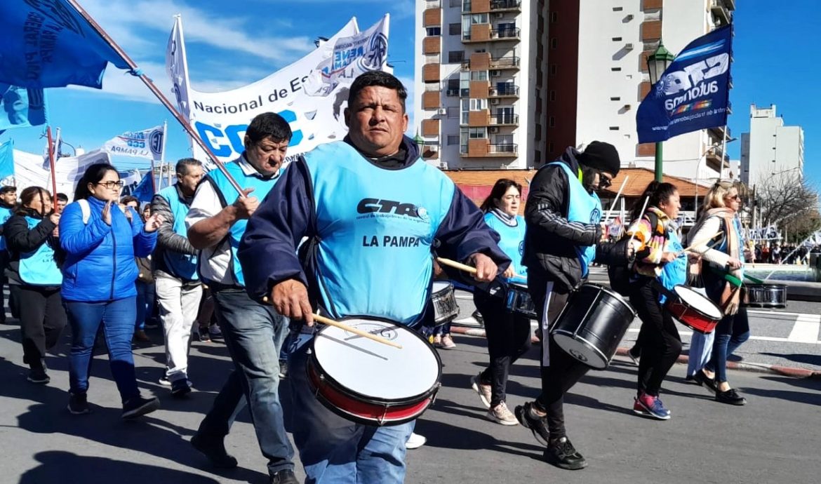 Paro contra Milei: importante movilización en las calles de Santa Rosa