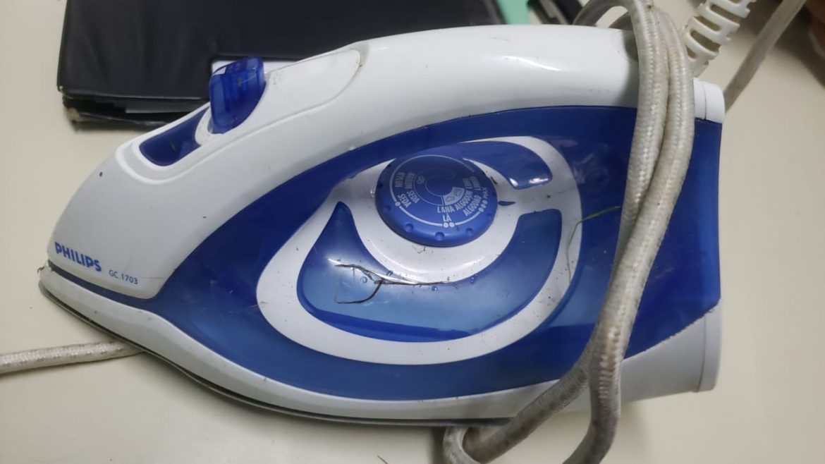 Demoran a un chico de 17 años que robó un televisor y una plancha de una casa