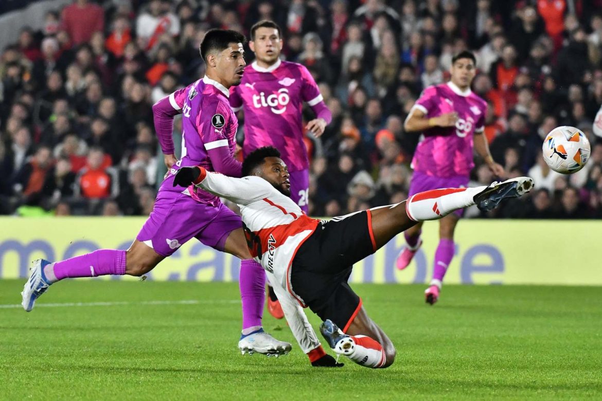 River le ganó a Libertad y se clasificó a octavos de la Libertadores y al Mundial de Clubes