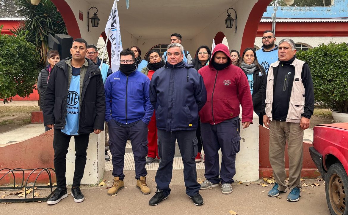 Trabajadores del estacionamiento medido de Santa Rosa denunciaron “aprietes“