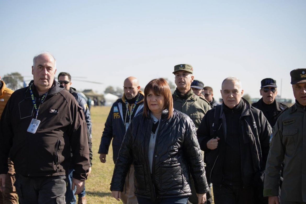 La ministra Bullrich fue a la zona del rastrillaje: buscan a Loan en el campo de su abuela
