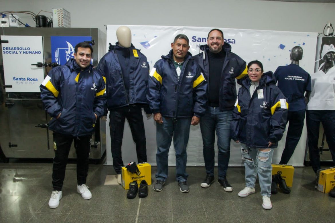 Di Nápoli, horas antes del paro del Soem, entregó indumentaria y equipamiento