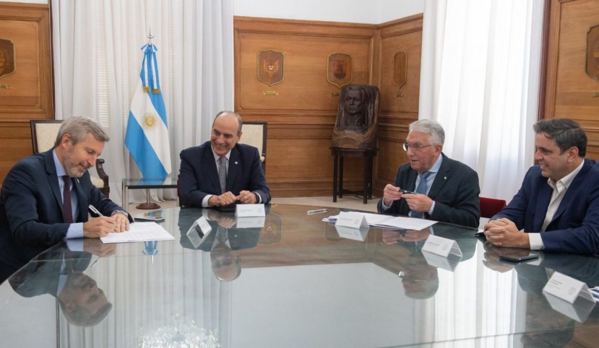 Francos recibió a tres gobernadores y activó el traspaso de obras públicas: ¿Hay turno para La Pampa?