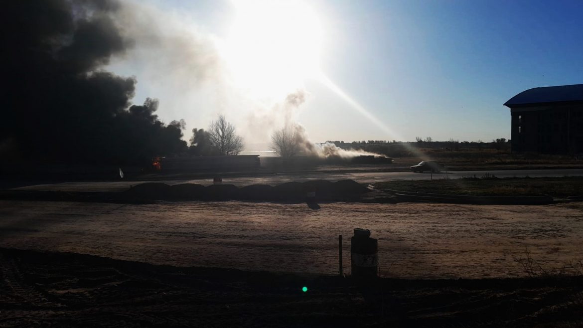 Se quemaron pastizales y chapas que nunca se colocaron en el Megaestadio