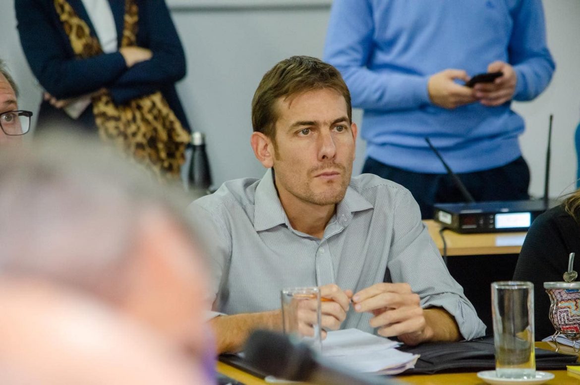 La UCR, con cautela: “Sin el data room, establecer regalías móviles es jugar a las adivinanzas”