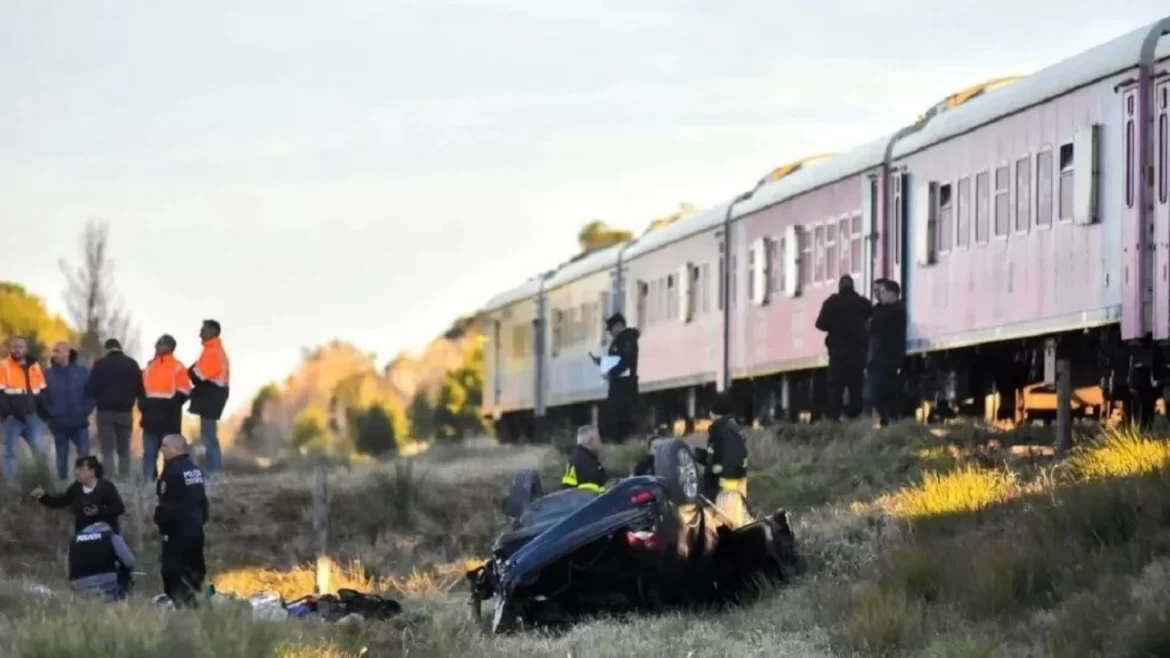 Tragedia en Mar del Plata: un tren embistió un auto y murió una nena de 10 años