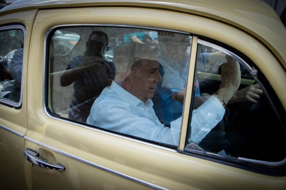 Edmundo González Urrutia abandona Venezuela y recibe asilo político en España