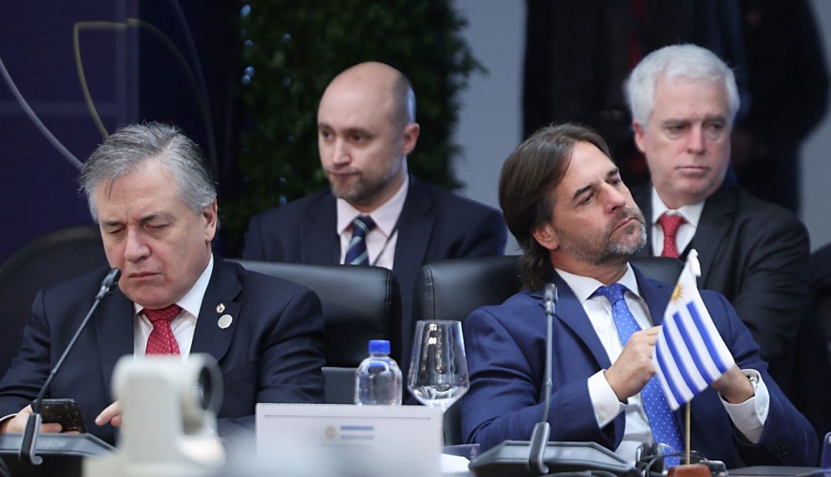 Lacalle Pou cruzó a Milei por no asistir a la cumbre: “Deberíamos estar todos los presidentes”