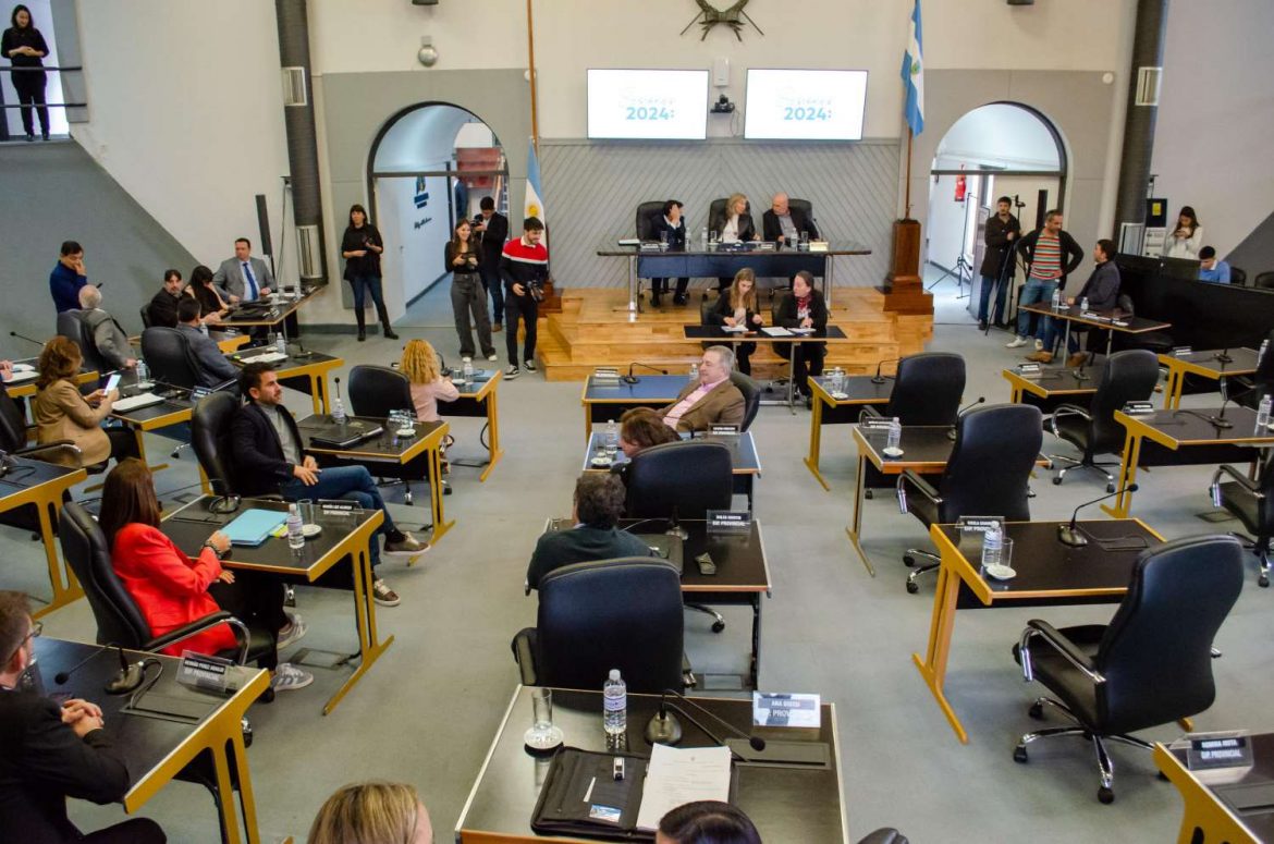 La oposición fue al choque: no dio quorum y el oficialismo expuso la foto por “no trabajar”