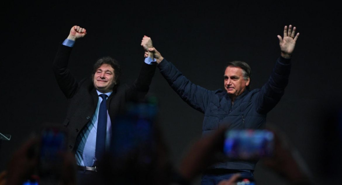 Desde Brasil, Milei evitó referirse a Lula pero dijo que Bolsonaro sufre persecución política