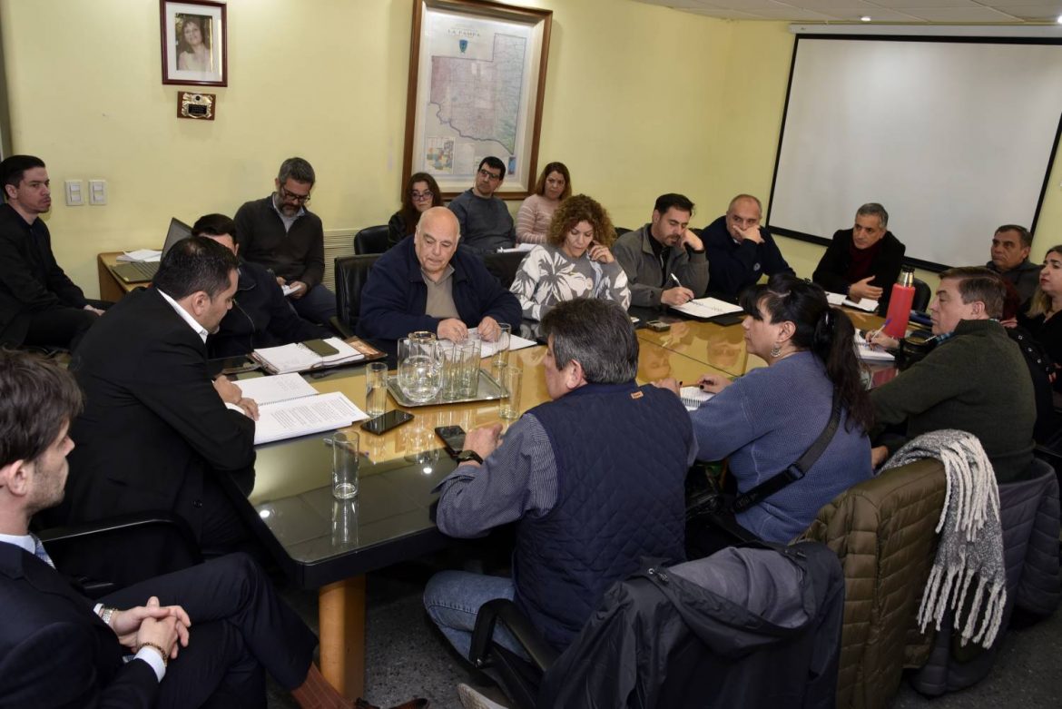 Gremios estatales aguardan activación de la cláusula de revisión con los sueldos de septiembre: 2,09% de aumento