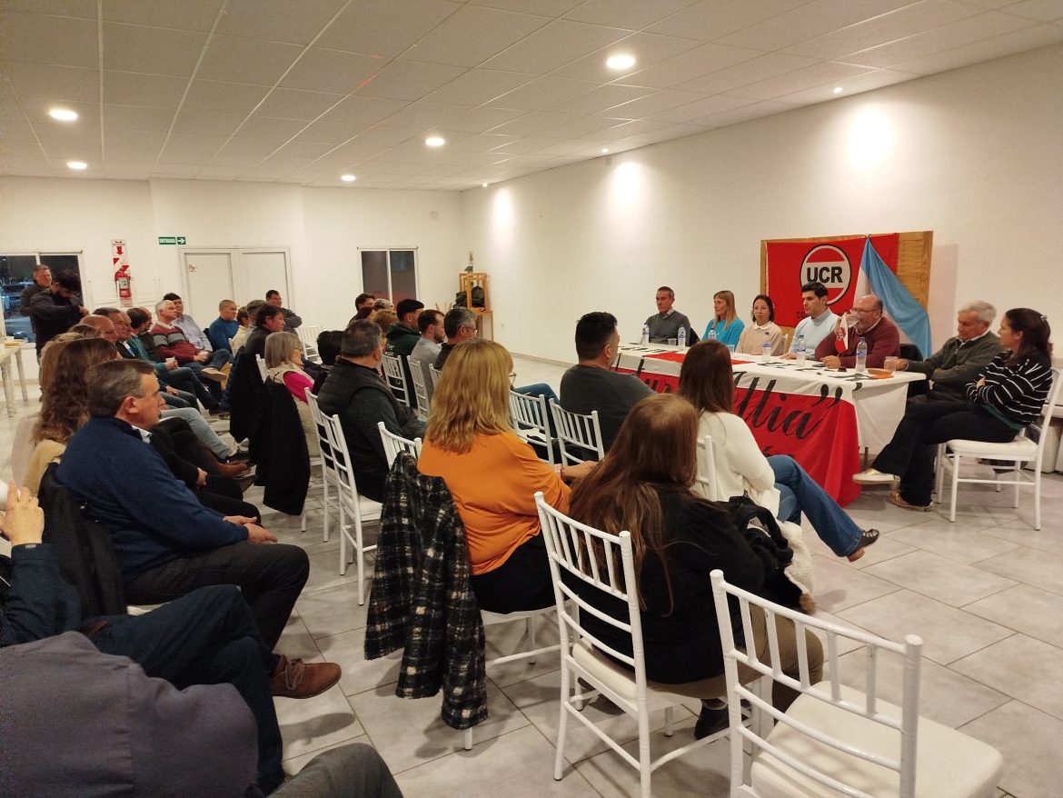 Intendentes y diputados de la UCR están reunidos: promesa de duros cruces por no aprobar el aporte solidario