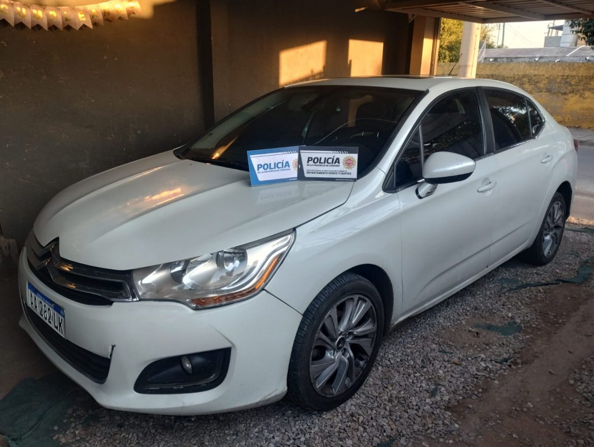 Detienen en Córdoba a dos hombres que con un inhibidor robaron de una camioneta $800 mil y herramientas