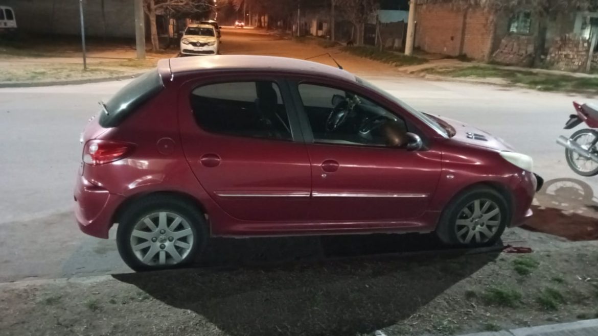 Motociclista con lesiones por choque con un auto