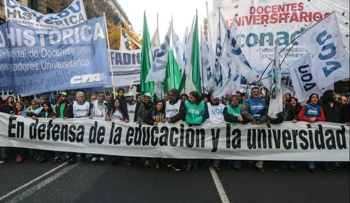 Docentes universitarios convocan a paro y movilización para el jueves 5