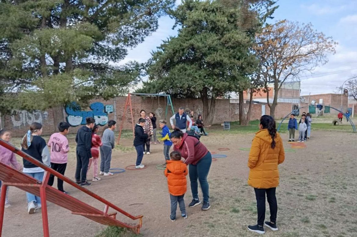 Festejos, juegos y chocolate por el Día de la Niñez en el barrio Aeropuerto