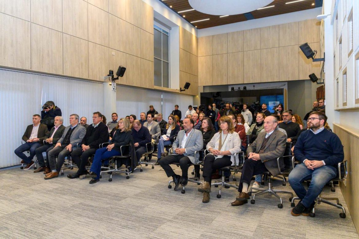 Reencuentro, sonrisas y abrazos entre Ziliotto y los diputados ultravernistas