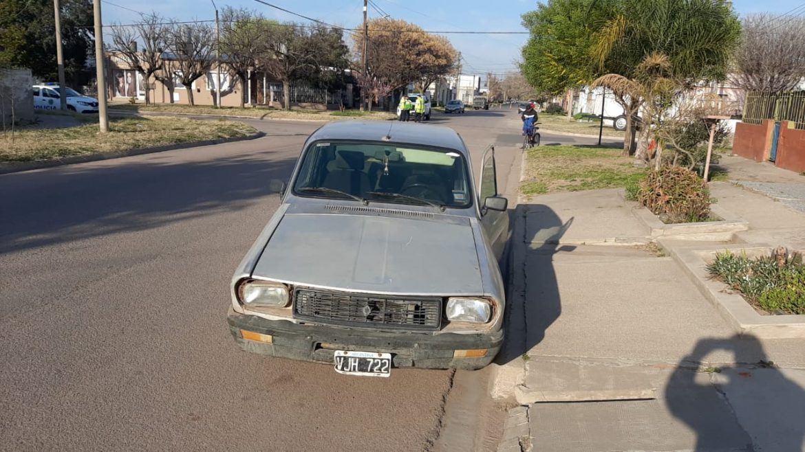 Iba e bici, la chocó un auto y debió ser hospitalizada