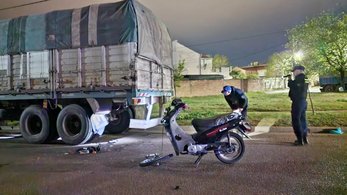 Pico: un hombre chocó en moto contra un camión estacionado y murió