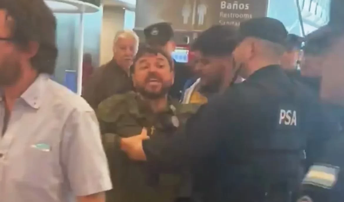 Grabois fue víctima de un escrache en el aeropuerto y reaccionó: “¿A quién le robé?”