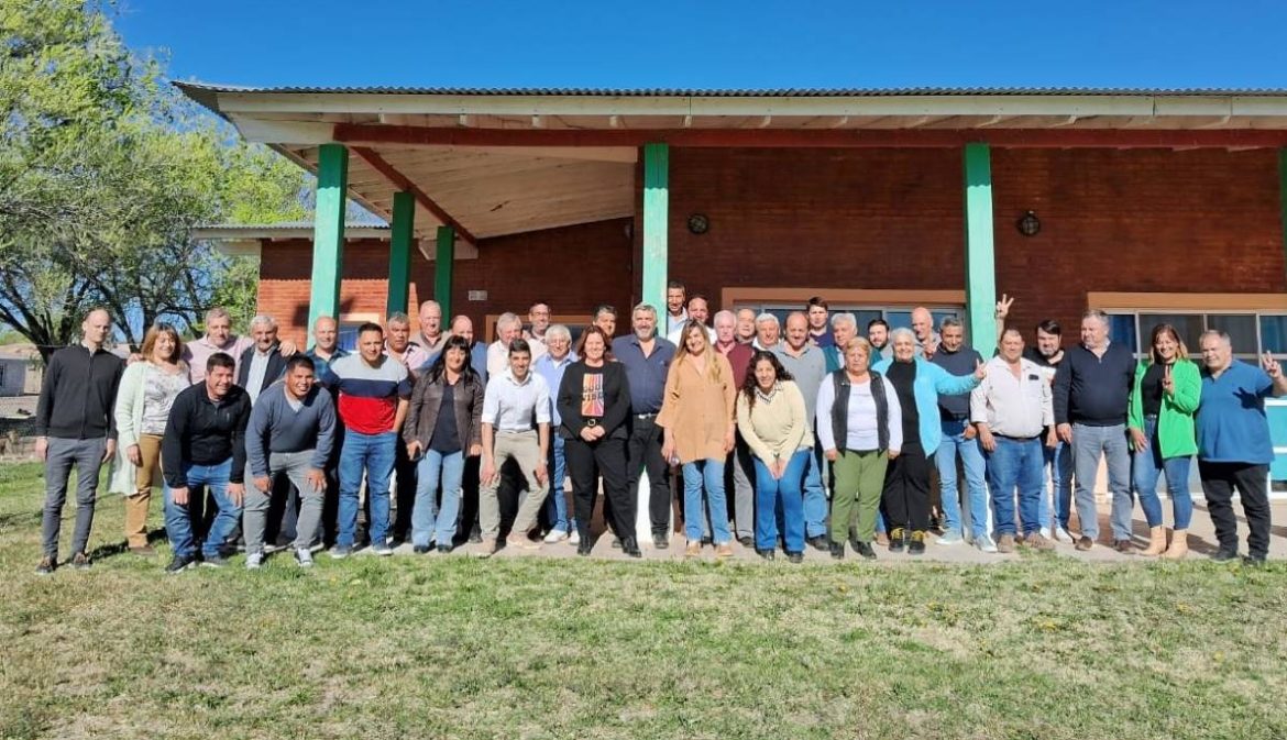 Reunión de intendentes del PJ: mayor horizontalidad, interna en stand by, respaldo a Ziliotto y frente común contra Milei