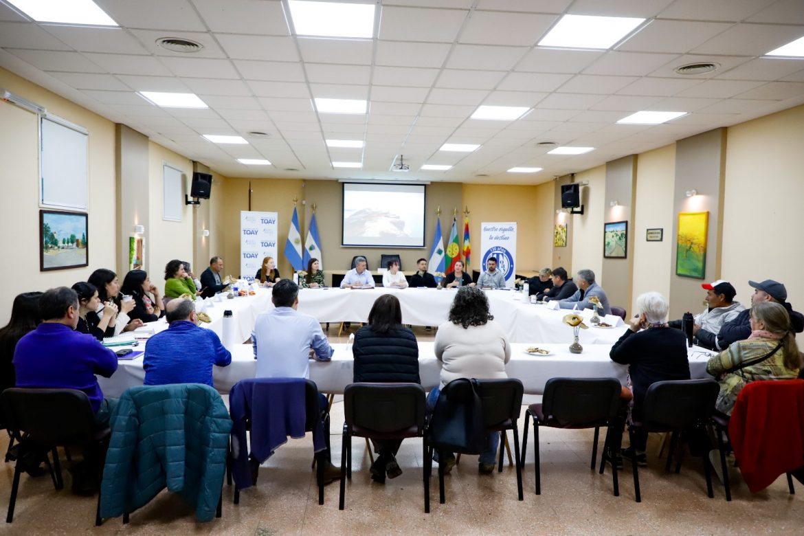 Rojas anunció feria de centros de formación profesional y lanzamiento de app municipal