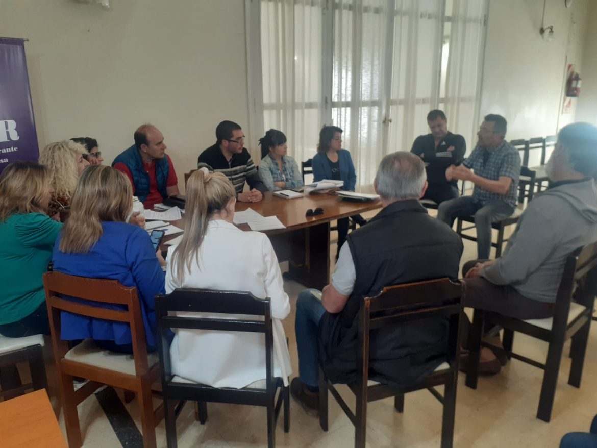 Choferes y propietarios de taxis de Santa Rosa apuran ordenanza para impedir el funcionamiento de las apps de transporte de personas