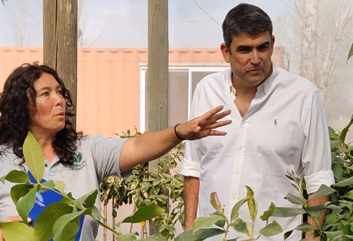 Bensusán entregó reconocimiento del Senado a productora pampeana