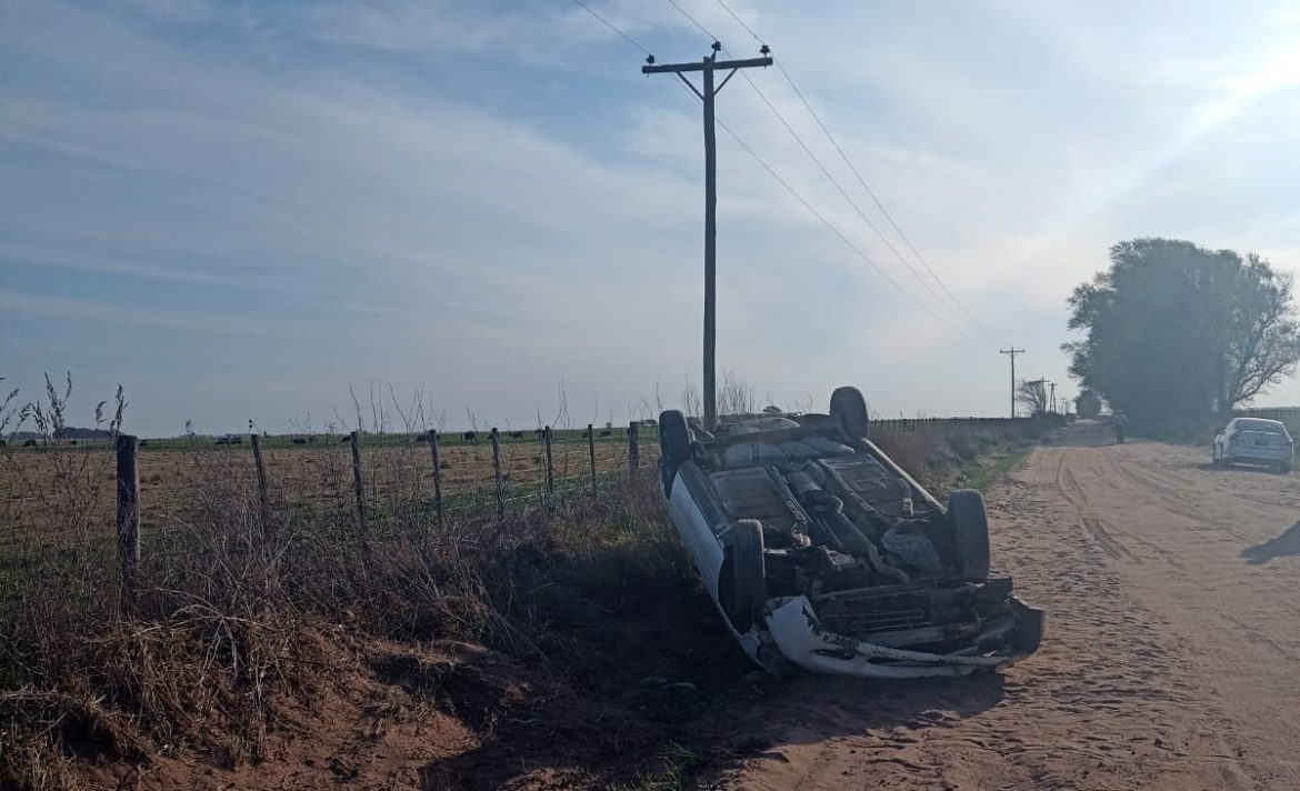 Vuelco sin lesionados graves en camino vecinal de Relmo