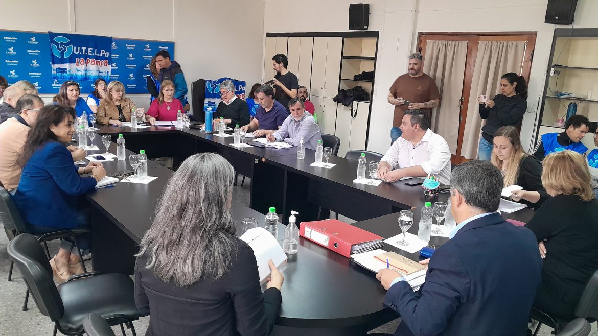 Todos los salarios estatales por encima de la línea de pobreza: oferta del 3,2% y mínimo de $800 mil