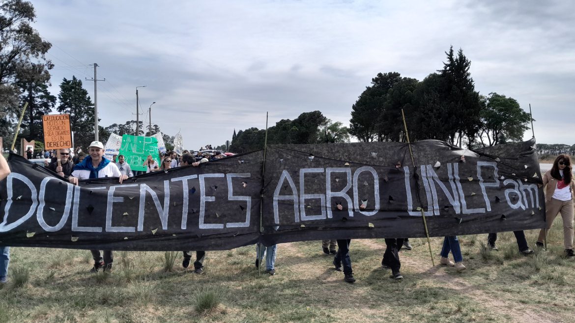 Protesta de Agronomía y Exactas: caminata de 5 km y panfleteada