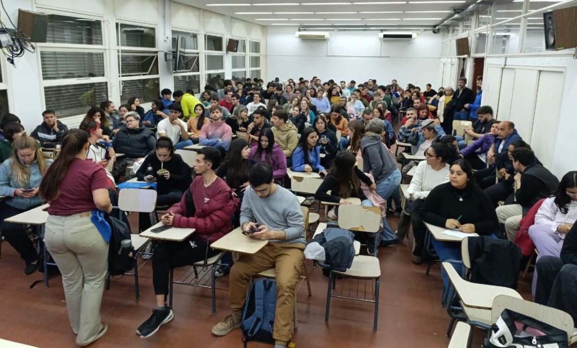 Multitudinaria e histórica asamblea: tomaron otra vez el Centro Universitario de Pico